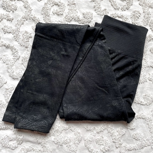 French Laundry Pants - All Black Paisley Warm Leggings small